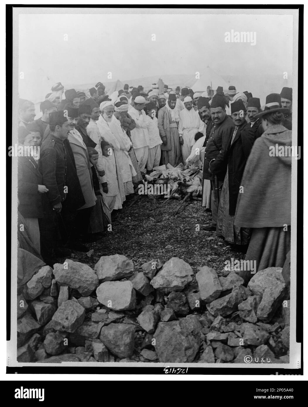 Palestina - Mt. Gerizin e.. Gerizim--Festa della Pasqua. Frank and Frances Carpenter Collection , Samaritani,vita spirituale,Cisgiordania,Gerizim, Monte, Pasqua (Samaritan),1880-1930, Riti & cerimonie,Cisgiordania,Gerizim, Monte,1880-1920. Foto Stock
