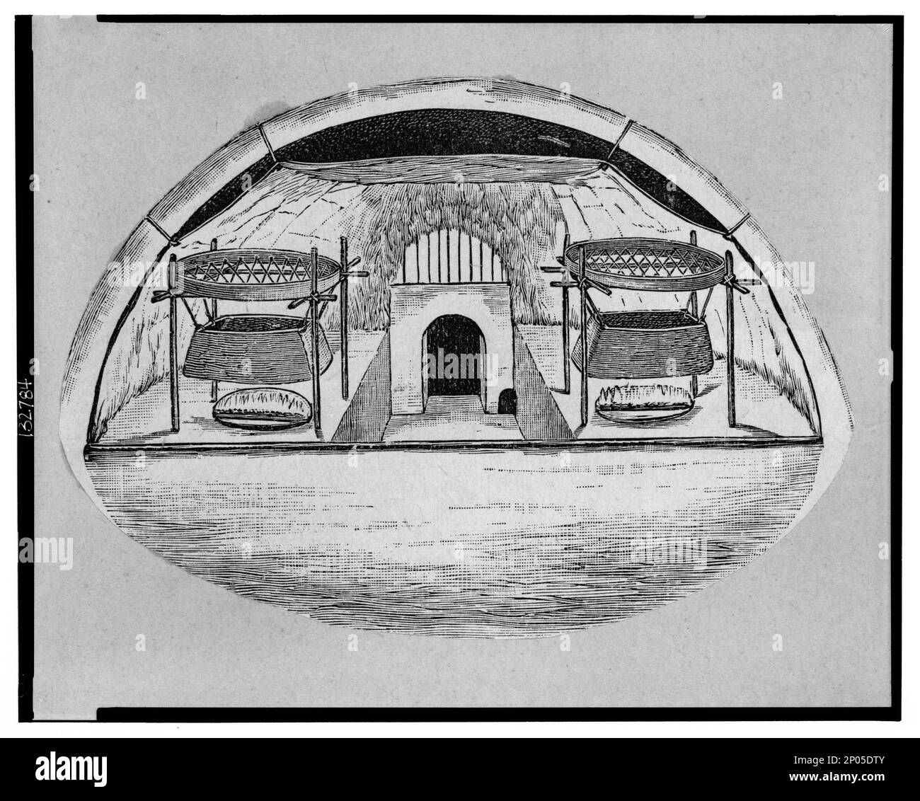 Interno di Eskimo igloo. Collezione Frank and Frances Carpenter , regalo; Sig.ra W. Chapin Huntington; 1951, Igloos,Alaska,1910-1920, Interiors,Alaska,1910-1920, Eskimos,Structures,Alaska,1910-1920, Indians of North America,Structures,Alaska,1910-1920, Stati Uniti,Alaska Foto Stock