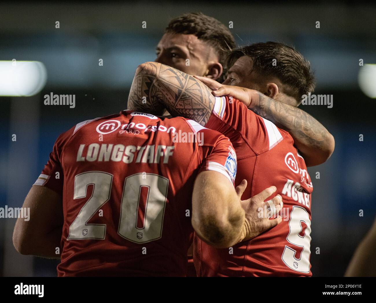 La squadra di Salford celebra Ellis Longstaff trie, durante Warrington Wolves V Salford Red Devils all'Halliwell Jones Stadium, la Betfred Super League, Warrington ((Credit Image: ©Cody Froggatt/Alamy live news) Foto Stock