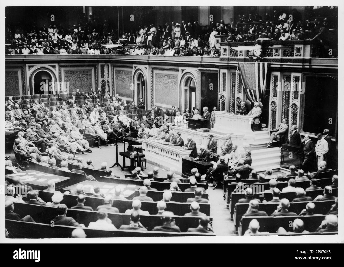 Congresso in sessione al Campidoglio degli Stati Uniti. Frank and Frances Carpenter Collection , pubblicato in: 'Immagini d'America' capitolo del ebook grandi fotografie dalla Biblioteca del Congresso, 2013, Stati Uniti, Congresso, organi legislativi, Stati Uniti, 1890-1920. Foto Stock