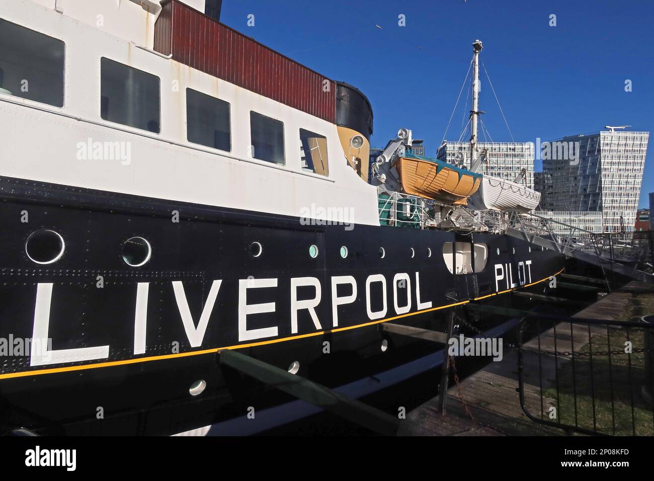 The Edmund Gardner, Liverpool Pilot cutter ship, at the Dry Dock, Royal Albert Dock, 3-4 The Colonnades, Liverpool, Merseyside, Inghilterra, L3 4AA Foto Stock