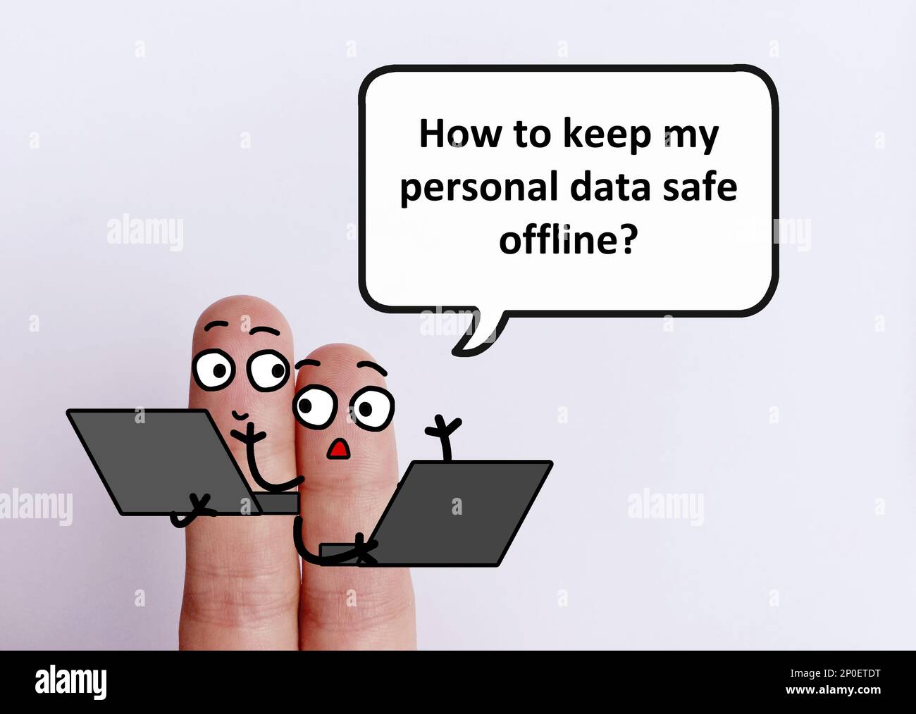Due dita sono decorate come due persone. Uno di loro chiede come mantenere i suoi dati personali al sicuro offline. Foto Stock