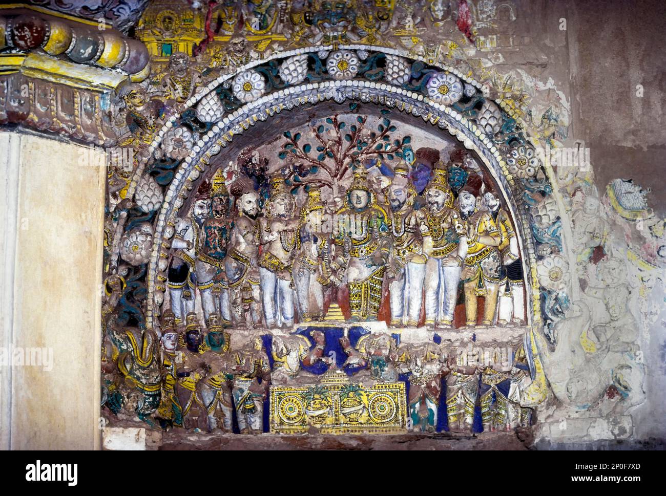 18th ° secolo belle opere di stucco e meraviglioso affresco muro dipinto di Maratha Darbar sala all'interno del palazzo Thanjavur complesso, Thanjavur, Tanjore Foto Stock
