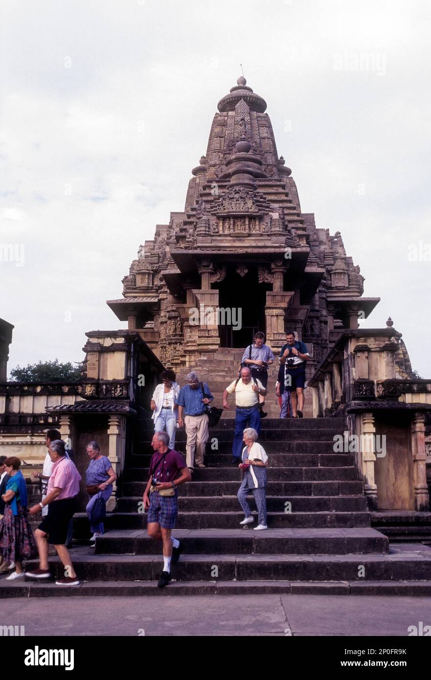 Tempio di Lakshmana del gruppo occidentale di templi nel complesso di Khajuraho, Madhya Pradesh, India. Patrimonio mondiale dell'UNESCO, 10th ° secolo Foto Stock