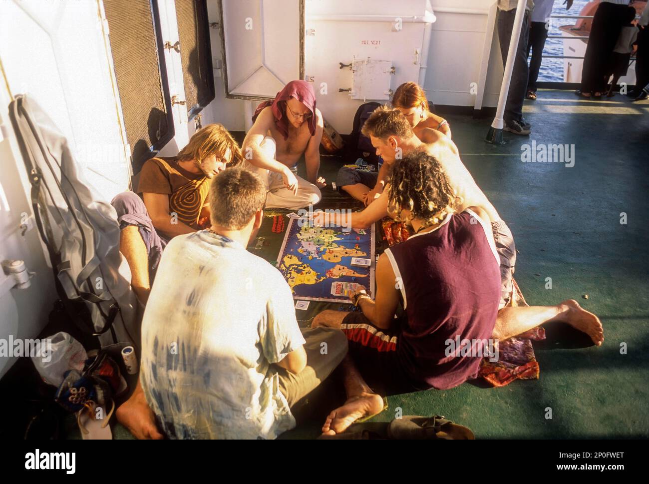 Turisti che giocano sulla nave durante il loro viaggio da Chennai alle andamane Foto Stock