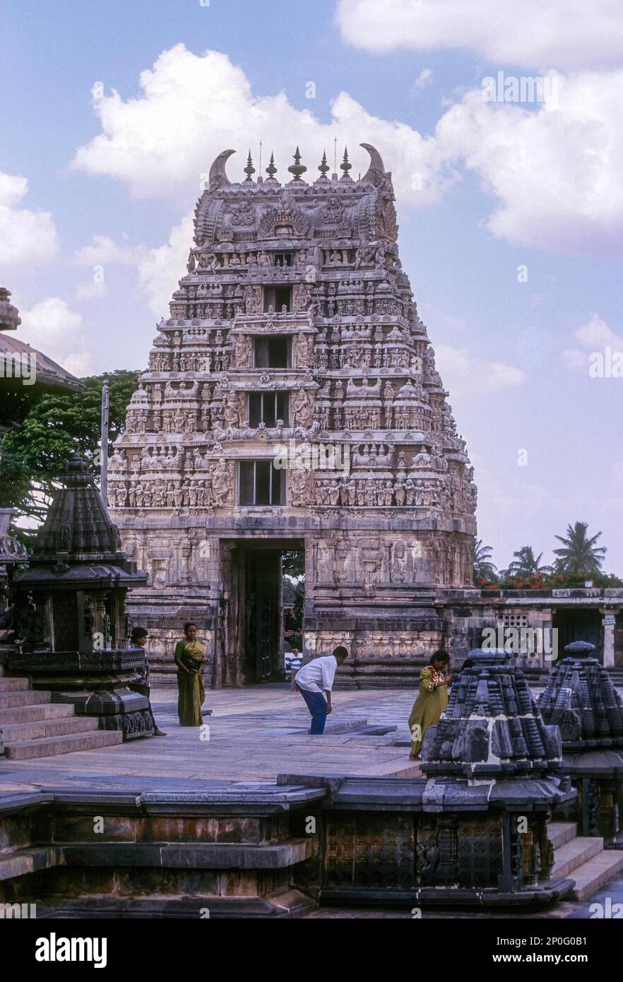 12th ° secolo Hoysala Sri Chennakeshava tempio a Belur, Karnataka, India del Sud, India, Asia. Gopuram. Torre Foto Stock