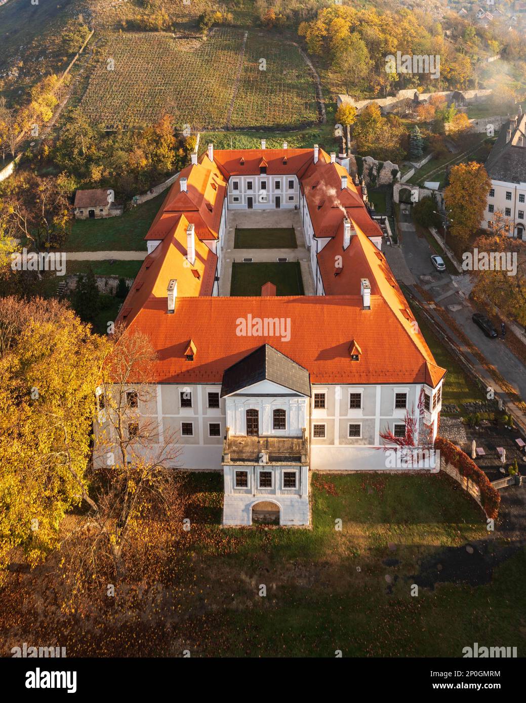 Palazzo Vescovile di Sümeg città Ungheria. Costruito nel 18th ° secolo in stile barocco. Rinnovato nel 21th ° secolo e funziona come un museo oggi. Foto Stock