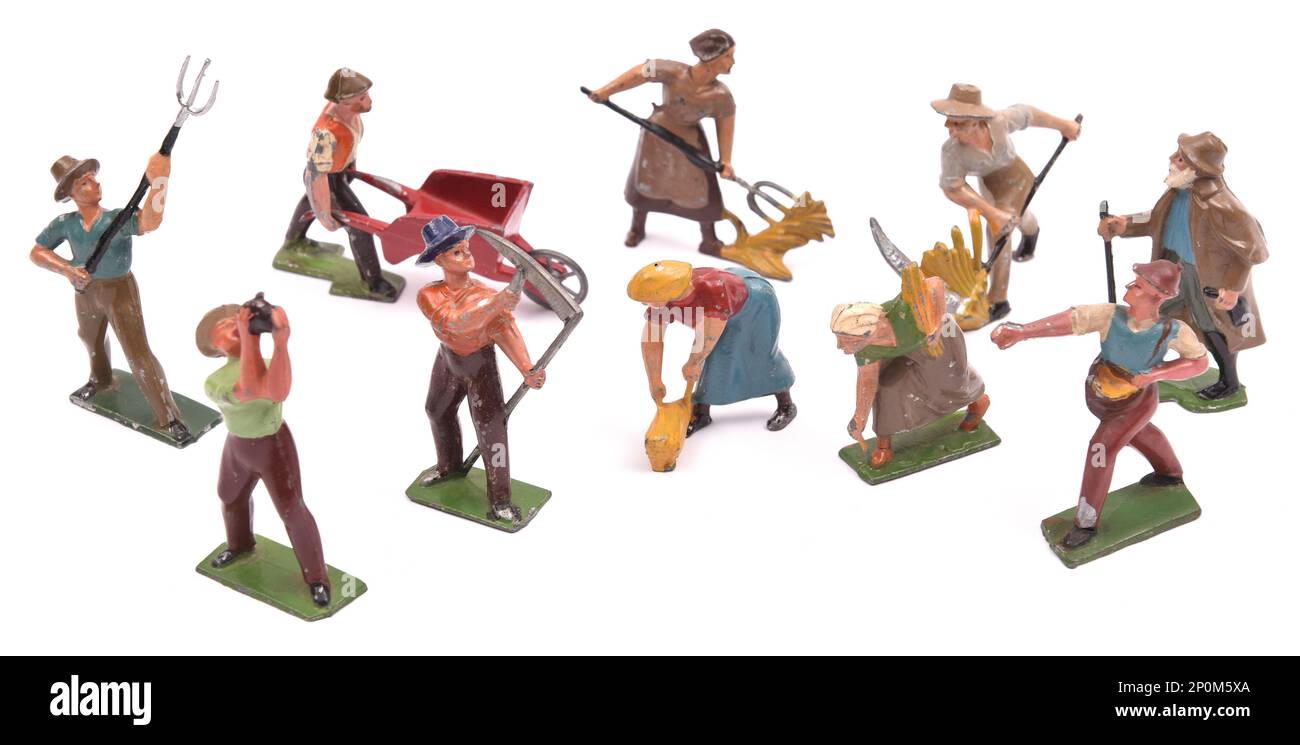 Una rara serie di figure di lavoratori di fattoria giocattolo Georges Munkle del cast piombo dal 1930s al 1950s Foto Stock