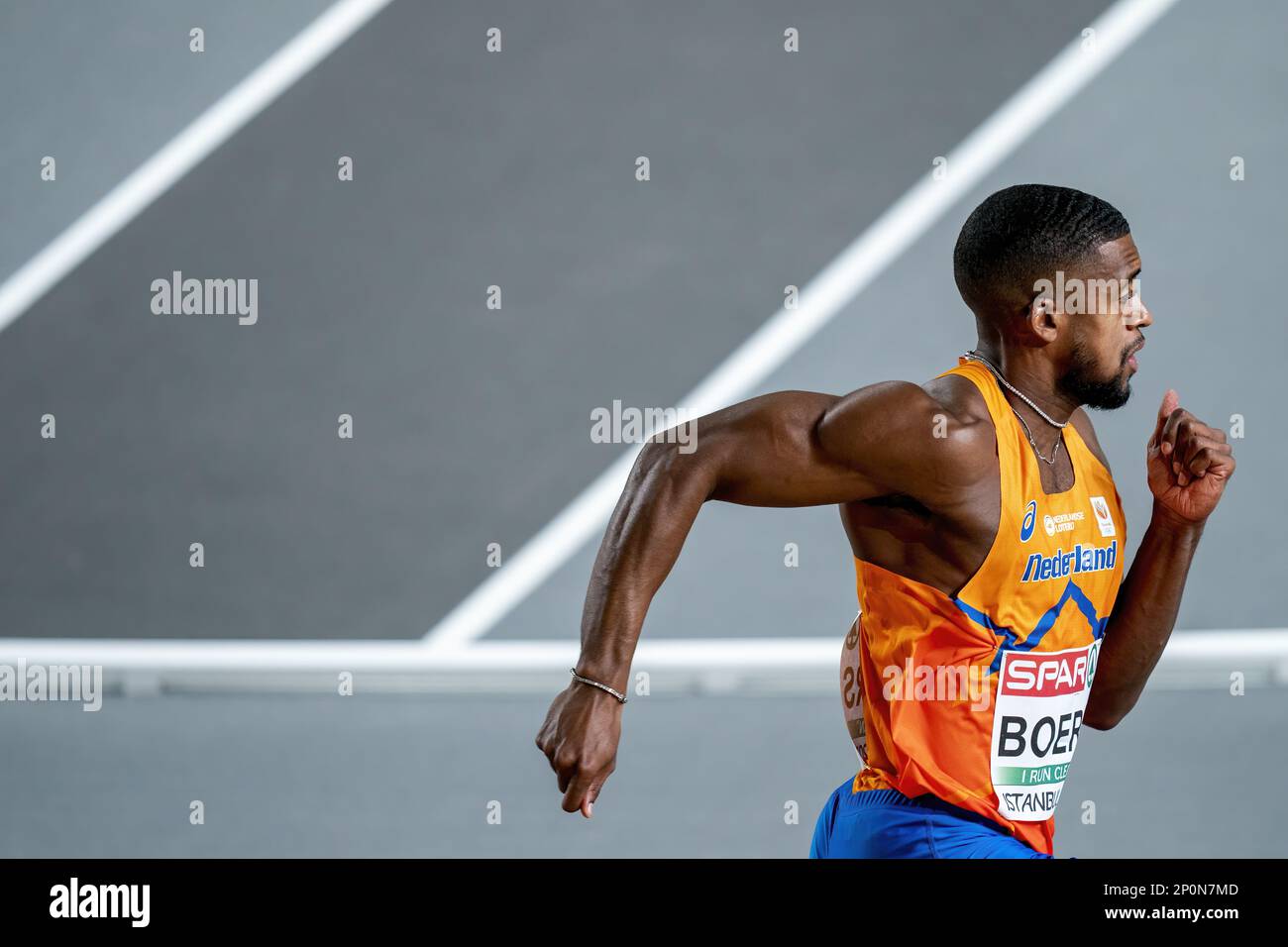 ISTANBUL - 03/03/2023, Isayah Boers in azione a 400 metri il secondo giorno dei Campionati europei di Atletica Indoor in Turchia. ANP RONALD HOOGENDOORN Foto Stock