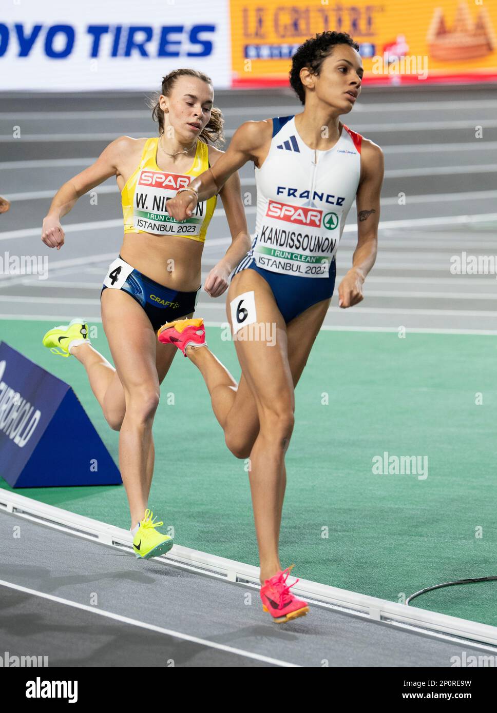 Istanbul, Türkiye. 03/03/2023, Lena Kandissonon di Francia gareggia in calore quattro delle 800m donne su Day1 dei Campionati europei di atletica indoor alla Ataköy Athletics Arena di Istanbul, Türkiye. Foto di Gary Mitchell Foto Stock