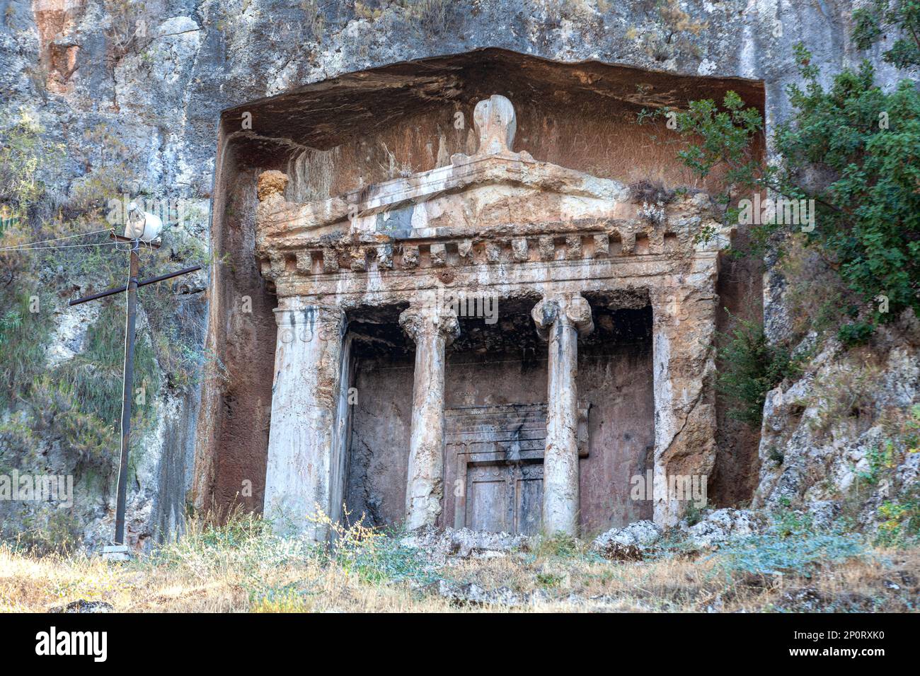 Antiche tombe rupestri e sarcofagi nella città di Telmessos, Fethiye, Mugla, Türkiye Foto Stock