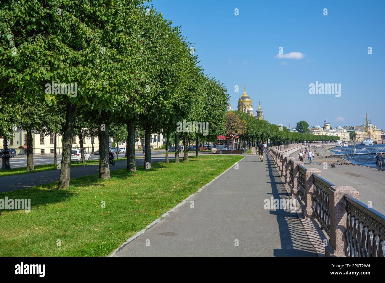 St Petersburg, vista sul terrapieno del tenente Schmidt nella zona del porto turistico Foto Stock