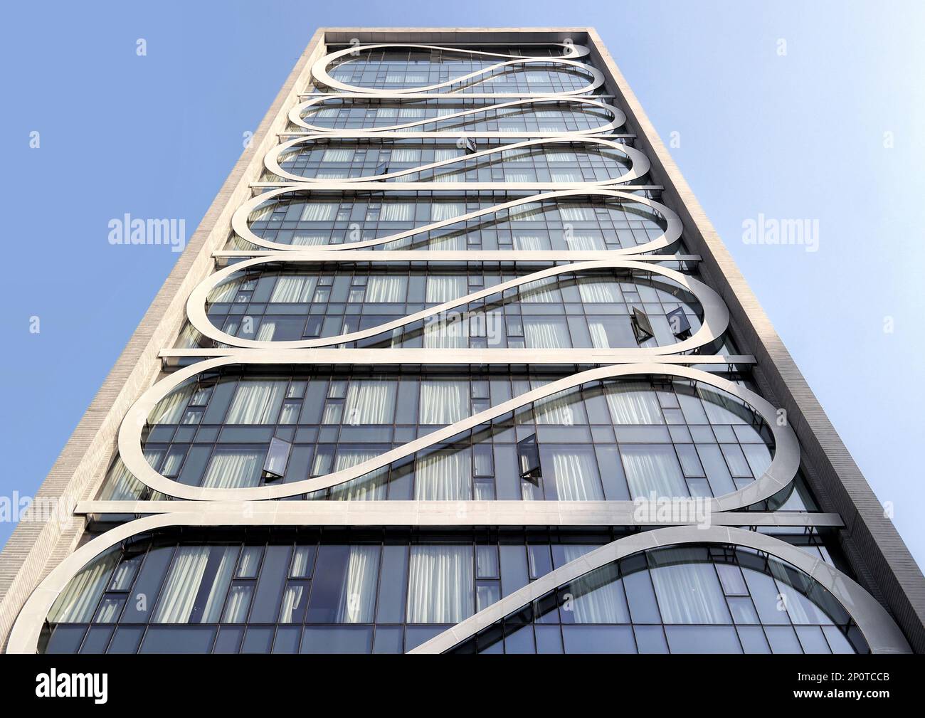 Seoul, Corea del Sud, maggio. 2019 - Aiden by Best Western Cheongdam. L'hotel con le sue linee curve (forma a S, onda), la facciata si ispira agli asciugamani sovrapposti Foto Stock