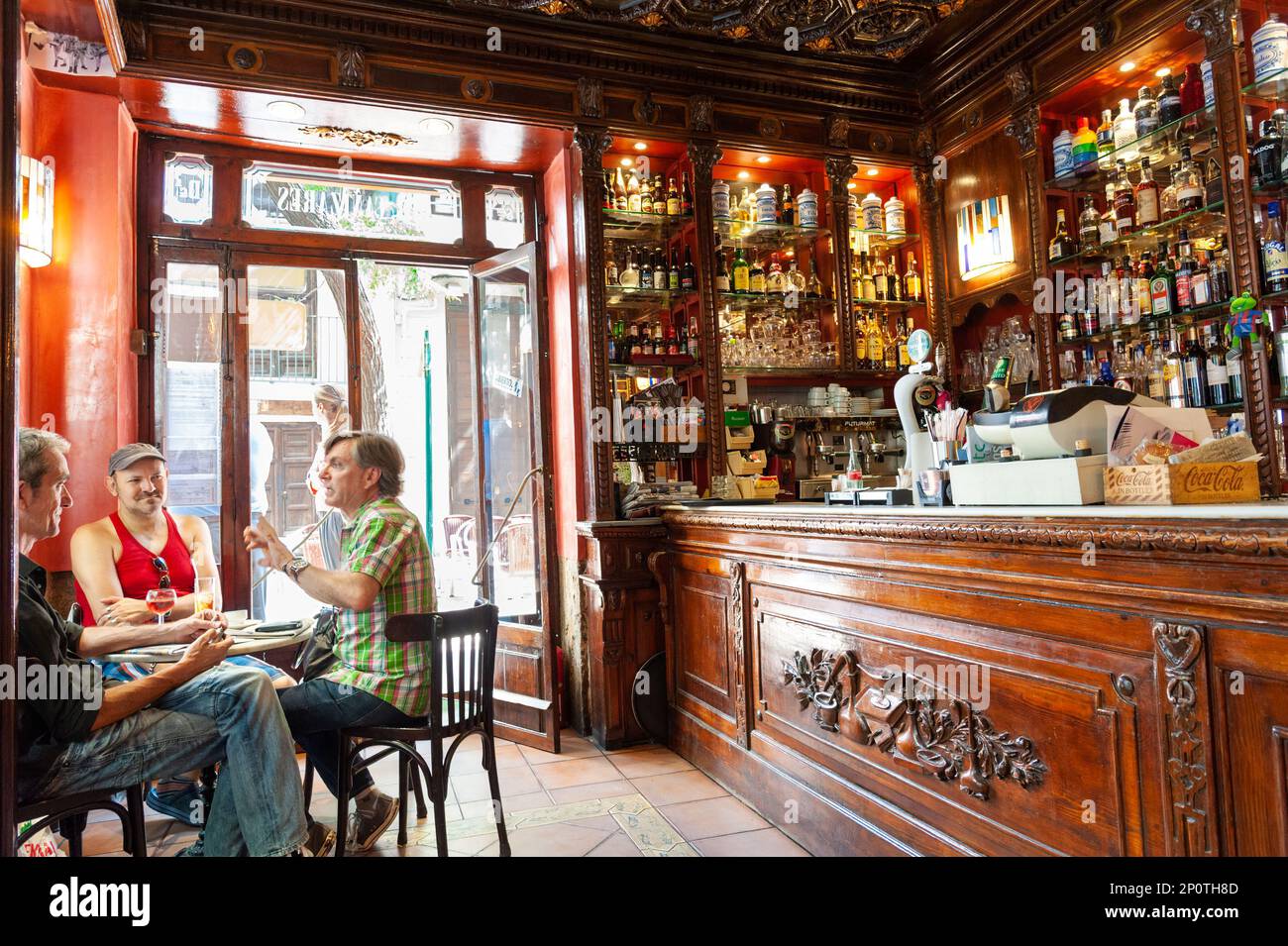 Cafe Sant Juame che un tempo era una vecchia farmacia, Valencia, Spagna Foto Stock