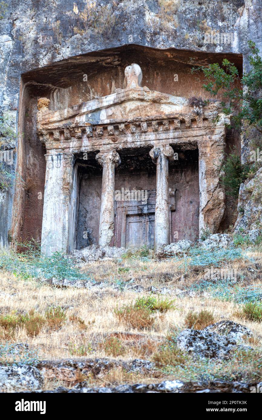 Antiche tombe rupestri e sarcofagi nella città di Telmessos, Fethiye, Mugla, Türkiye Foto Stock