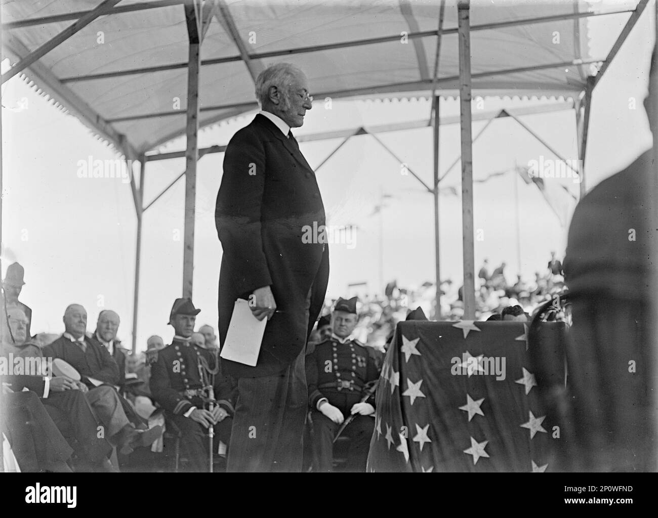 Charles William Eliot, presidente dell'Università di Harvard. Soldiers and Sailors' Monument, Provincetown, Mass., 1910. Foto Stock