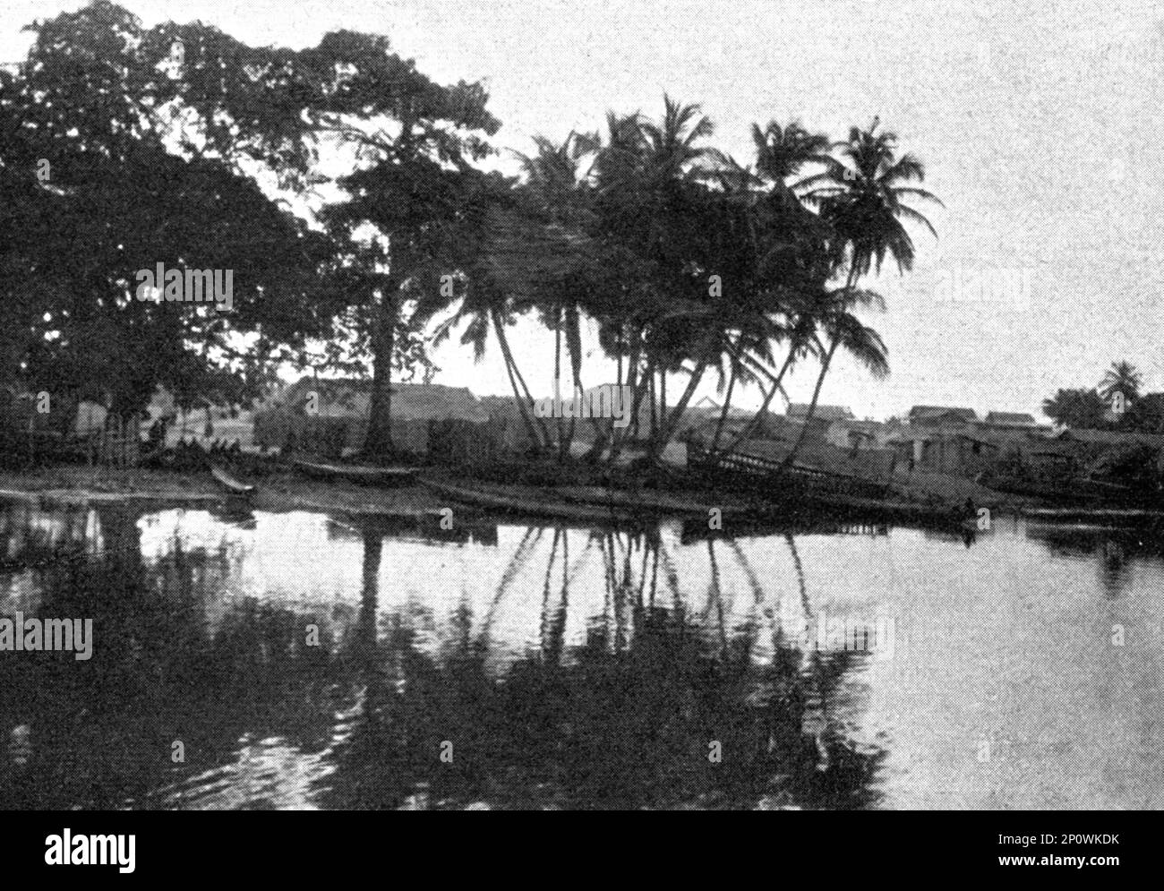 ''Grand Lahou et sa lagune; l'Ouest Africain', 1914. Da "Grande Geographie Bong Illustree", 1914. Foto Stock