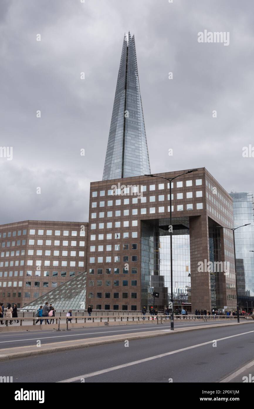 Renzo piano's Shard grattacielo e il Ponte di Londra numero 1 sul London Bridge, Londra, Inghilterra, Regno Unito Foto Stock