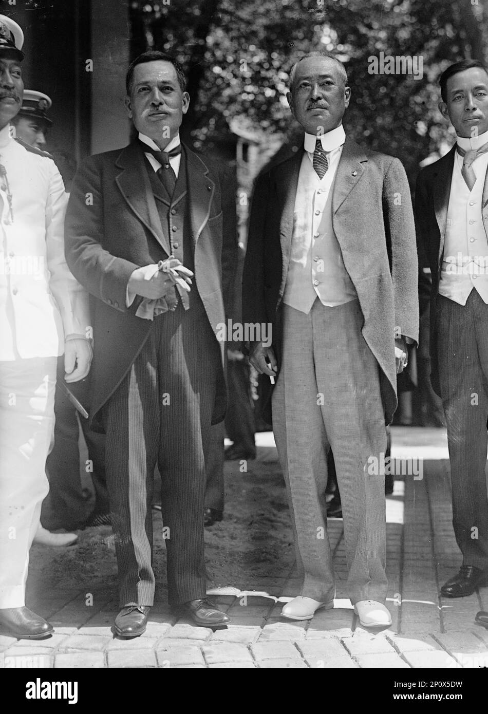 Visconte Ishii Kikujiro, Capo della Missione giapponese negli Stati Uniti, 1917. Ministro degli affari esteri dell'Impero giapponese (con guanti). Foto Stock