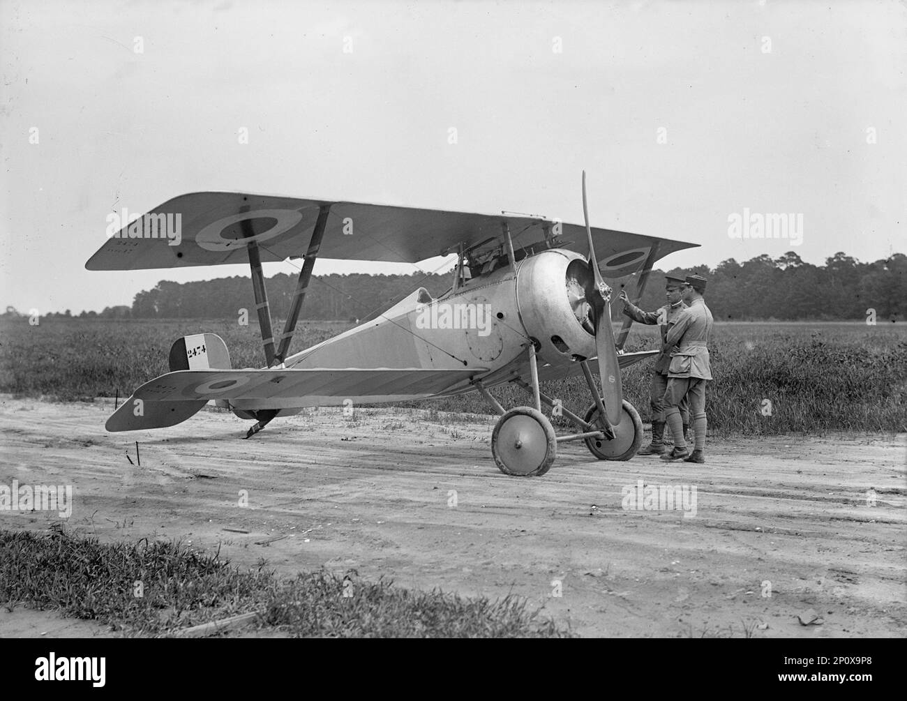 Langley Field, Virginia - aereo francese Nieuport, tipo 17, con Lt., E. Lemaitre e Captain J.C. Bartolf (o forse il Capt. W.T. Boatwright), 1917. Foto Stock