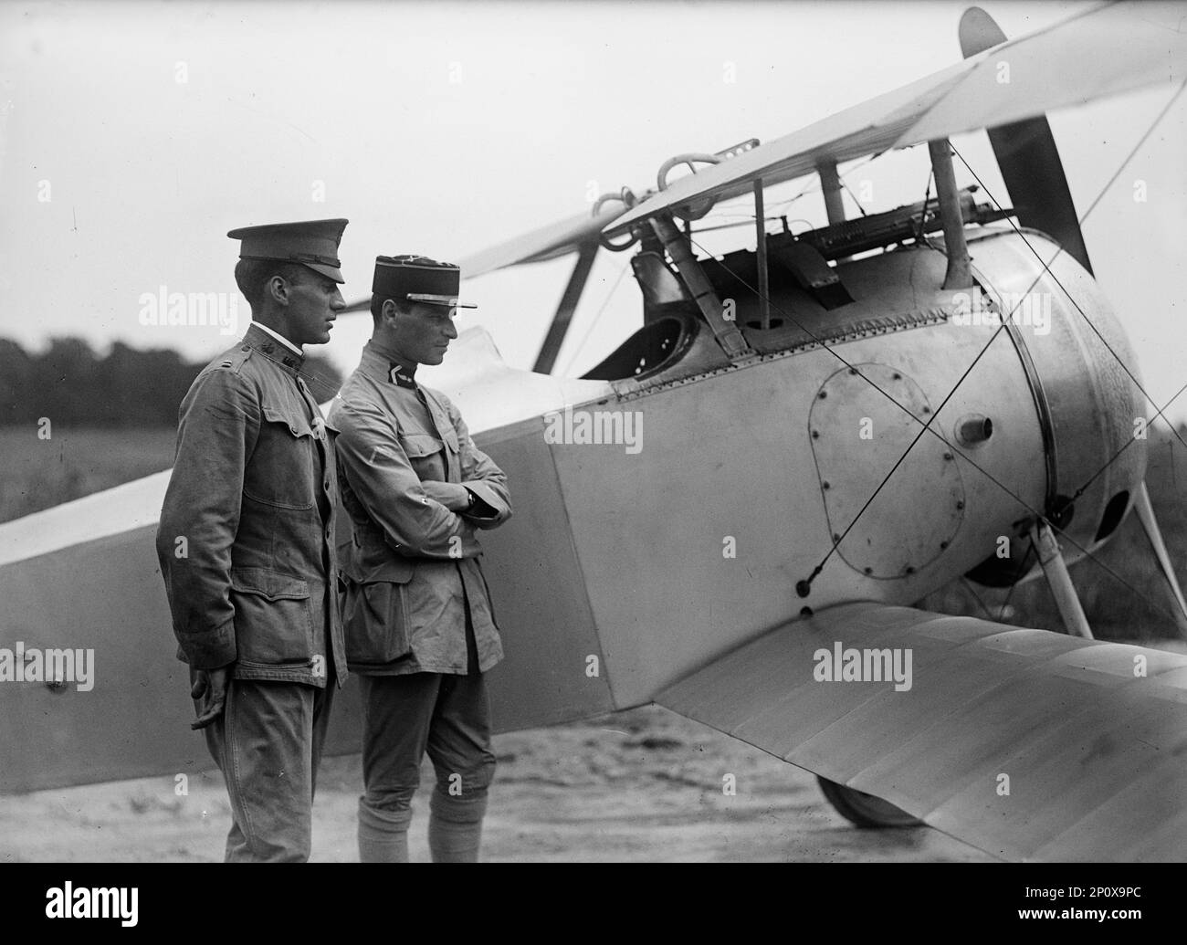 Langley Field, Virginia - aereo francese Nieuport, tipo 17, con il capitano J.C. Bartolf (o forse il Capt. W.T. Boatwright) e Lt. E. Lemaitre, 1917. Foto Stock