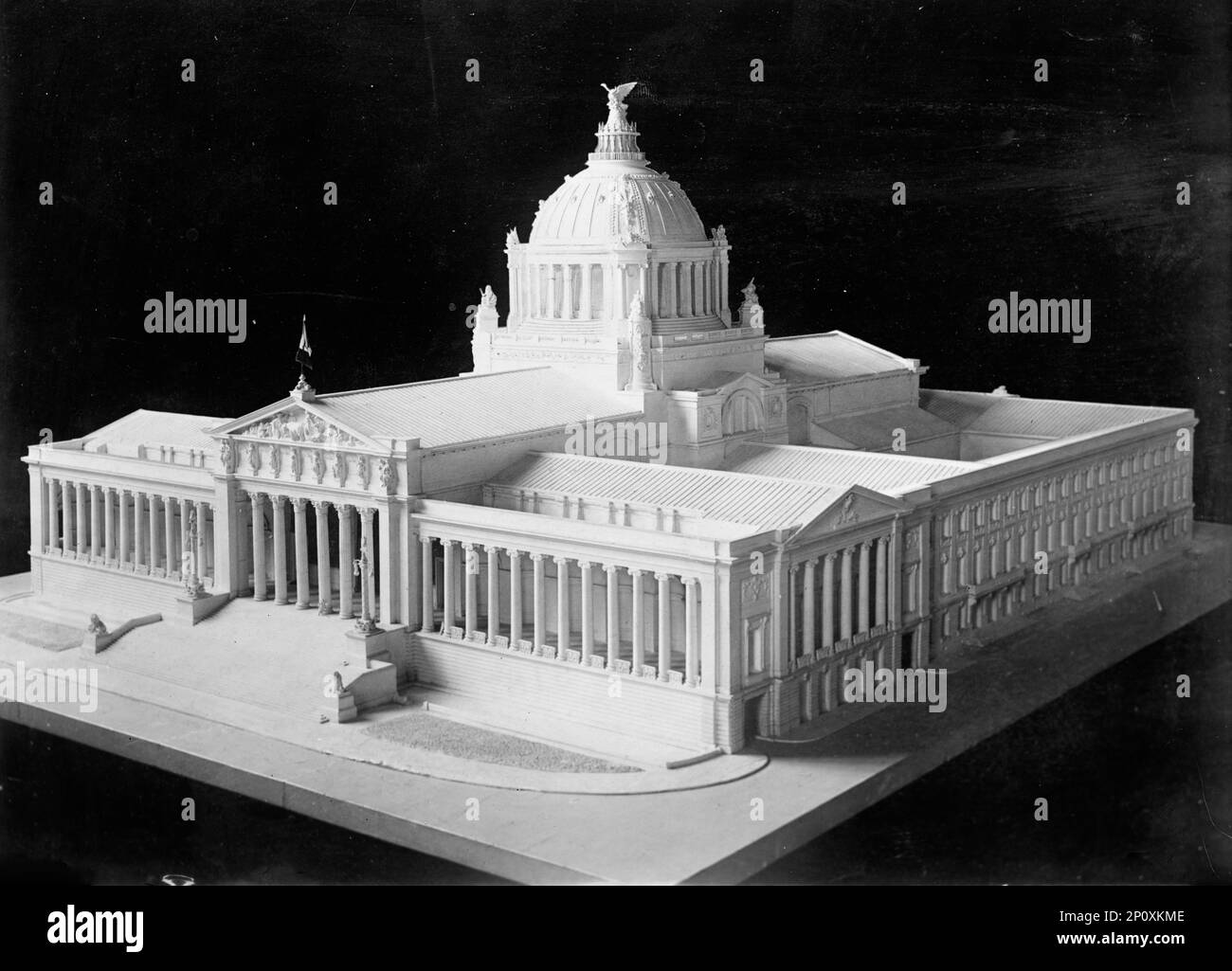 Vista del Campidoglio, Città del Messico, Messico, 1913. Modello del Palacio legislativo Federale, un edificio mai completato per gli organi legislativi della Repubblica Federale messicana. La cupola fu salvata e trasformata nel Monumento della Rivoluzione da Carlos Obreg&#XF3;n Santacilia. Foto Stock