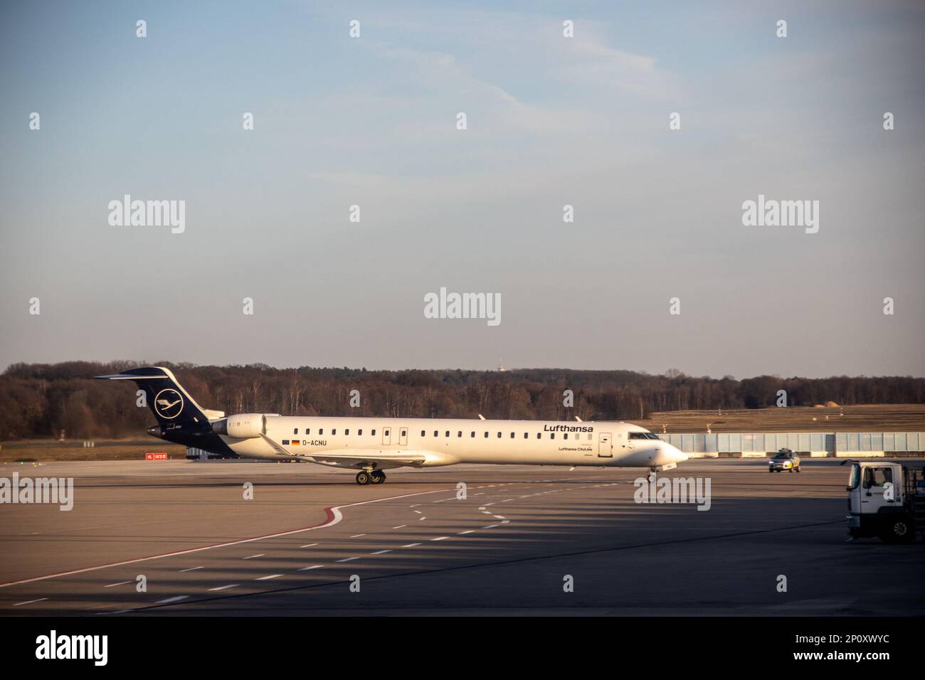 Aereo Lufthansa all'aeroporto di Koln/Bonn. Credit: Sinai Noor / Alamy Stock Photo Foto Stock