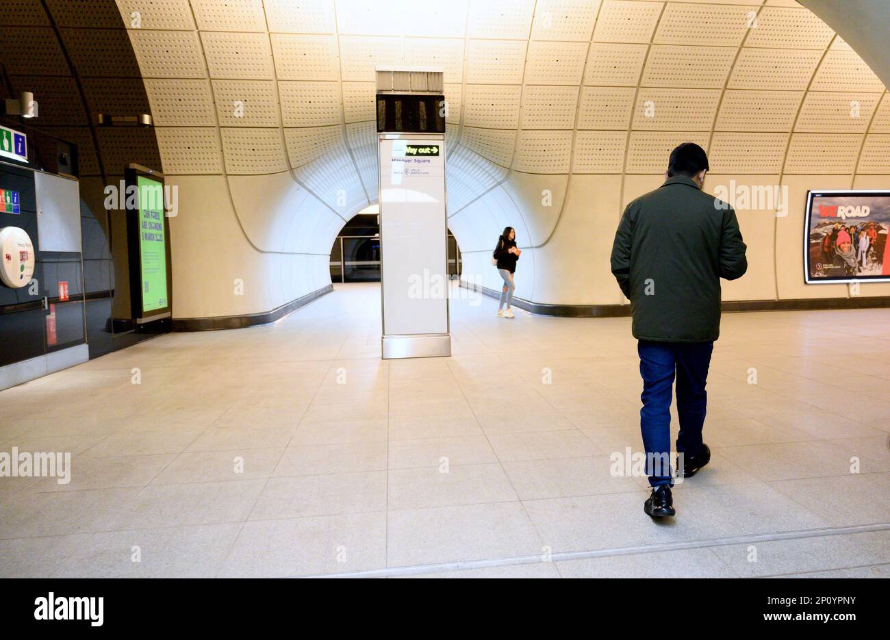 Londra, Inghilterra, Regno Unito. Stazione di Bond Street sulla linea Elizabeth - metropolitana di Londra Foto Stock