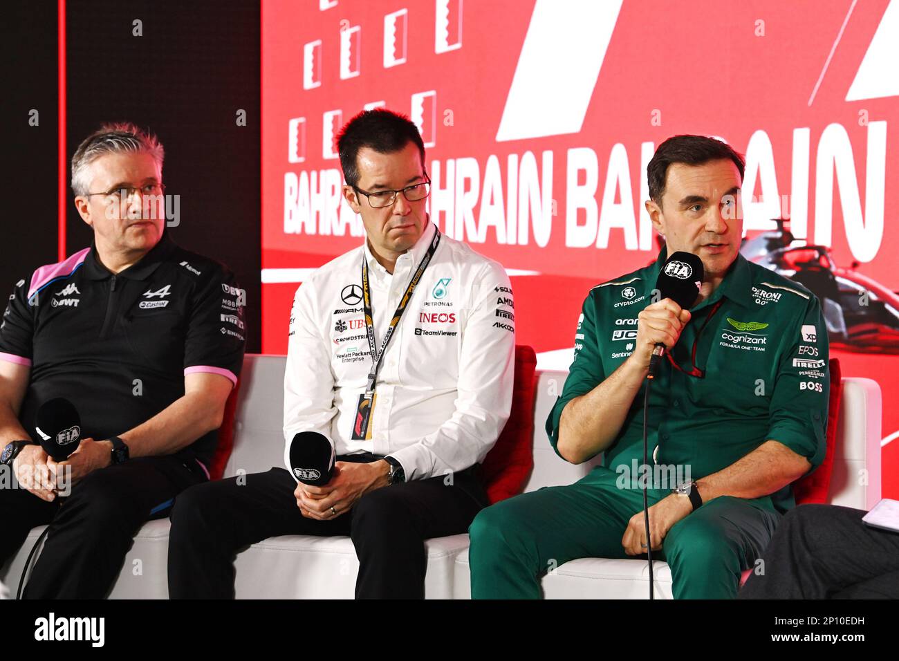(Da L a R): Pat Fry (GBR) Alpine F1 Team Chief Technical Officer; Mike Elliot (GBR) Mercedes AMG F1 Technology Director; e Dan Flallows (GBR) Aston Martin F1 Team Technical Director, alla FIA Press Conference. 03.03.2023. Campionato del mondo di Formula 1, Rd 1, Gran Premio del Bahrain, Sakhir, Bahrain, Giorno di pratica Photo credit should Read: XPB/Press Association Images. Foto Stock
