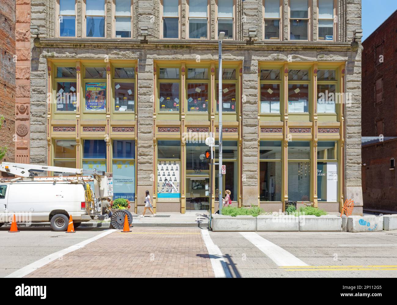 Centro di Pittsburgh: L'edificio Ewart, costruito nel 1891, è un bell'esempio dello stile romanico Richardsoniano, affacciato su granito grezzo. Foto Stock