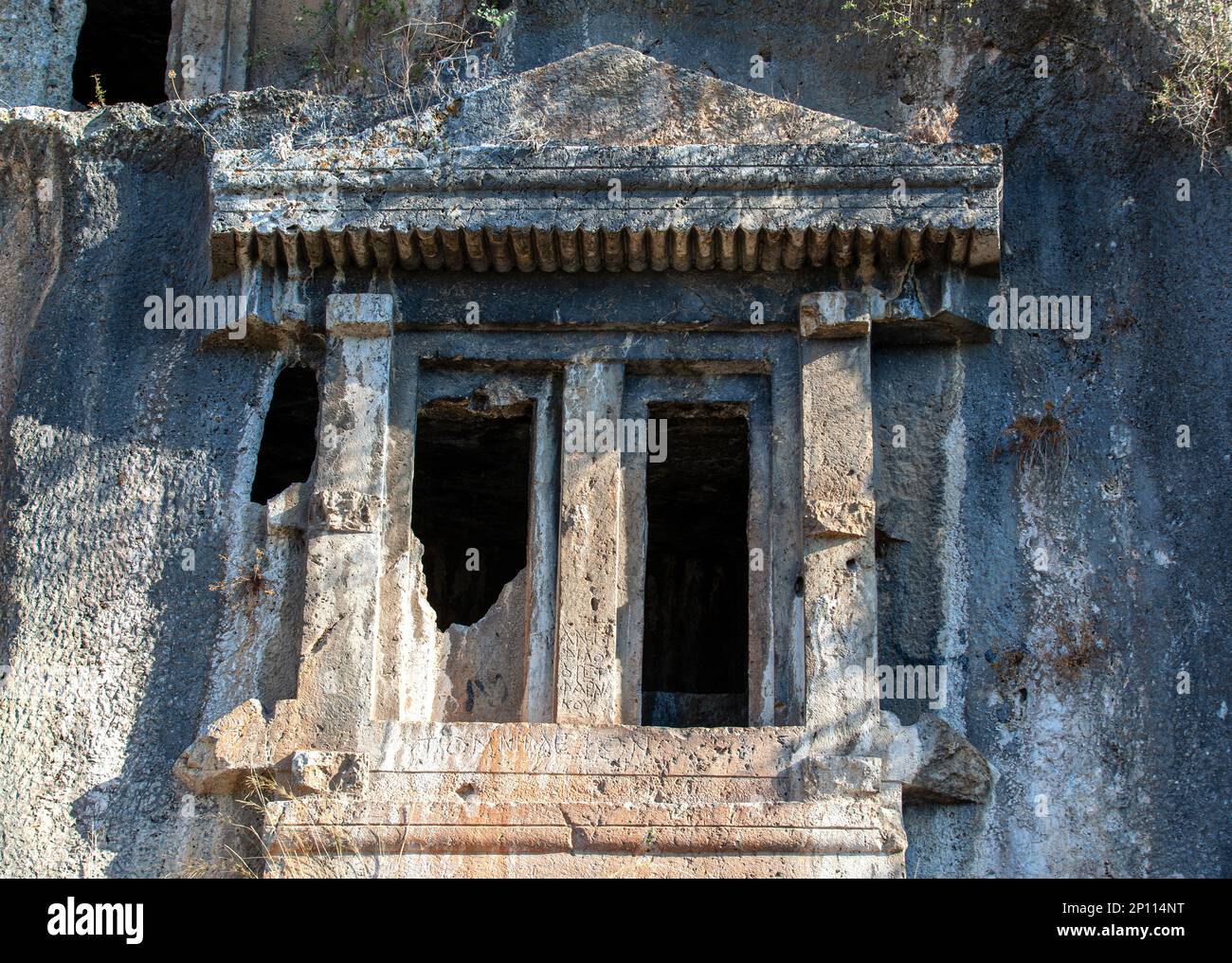 Antiche tombe rupestri e sarcofagi nella città di Telmessos, Fethiye, Mugla, Türkiye Foto Stock