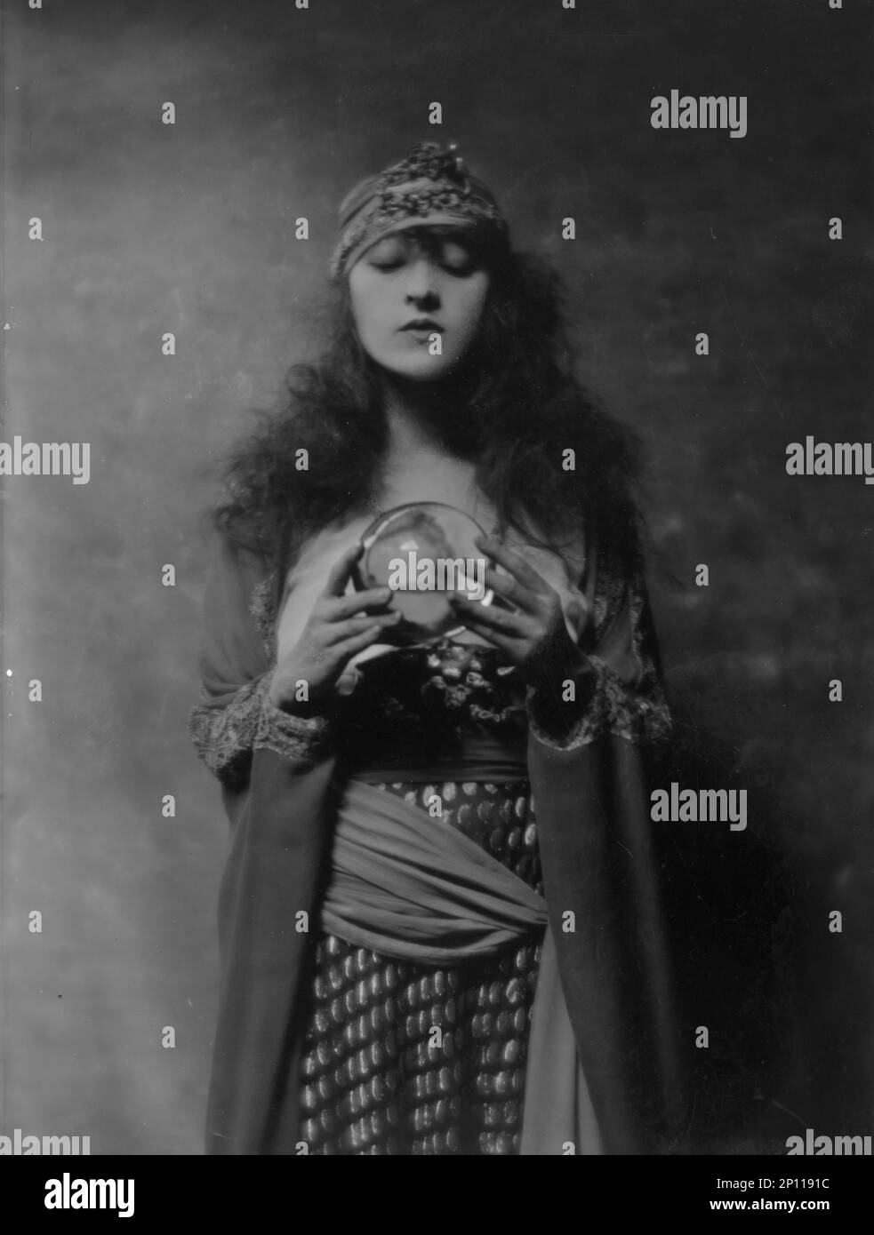 Sorella Dolly, ritratto fotografia, 1916. Foto Stock