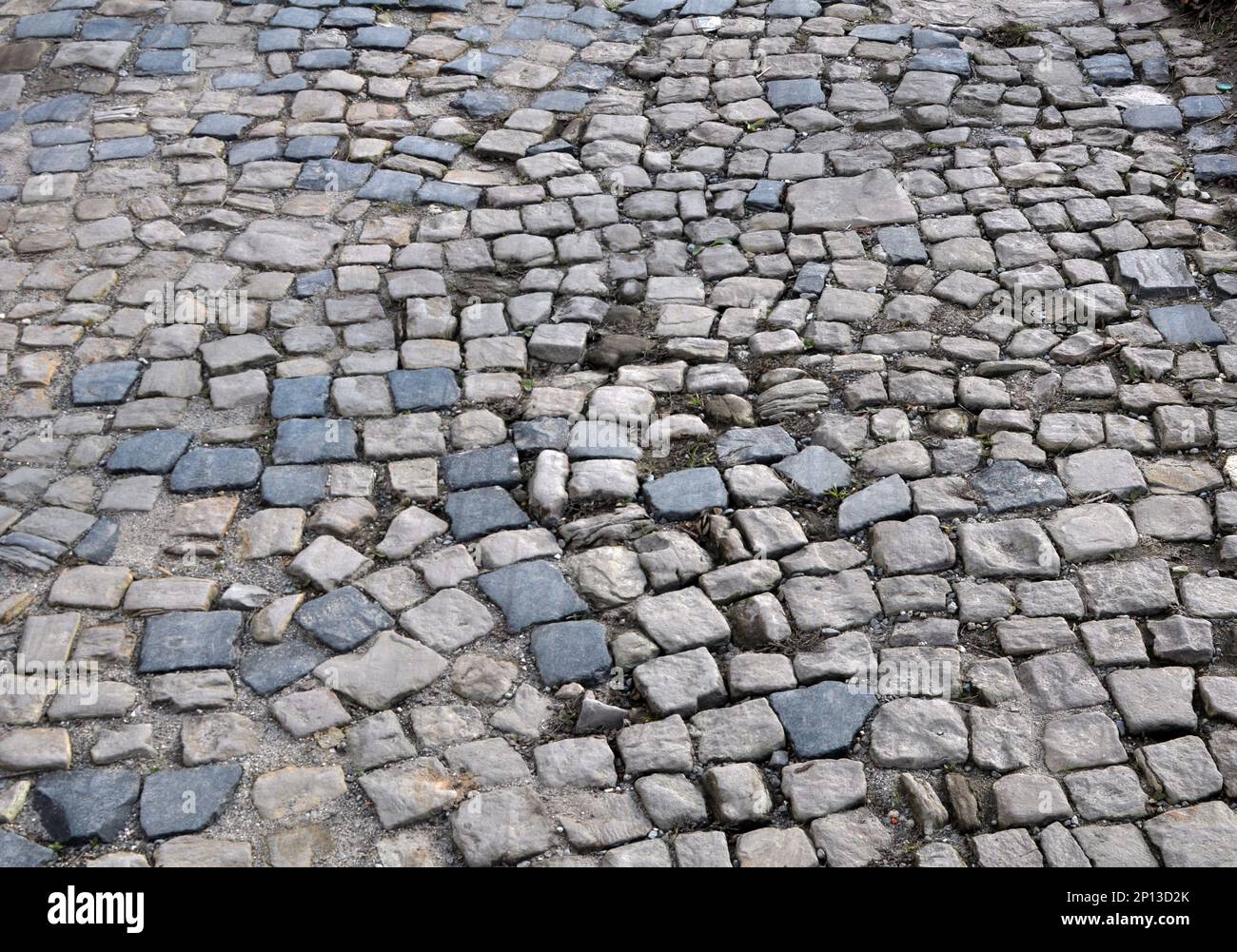 Vecchie ciottoli di pietra da cui la strada è pavimentata Foto Stock