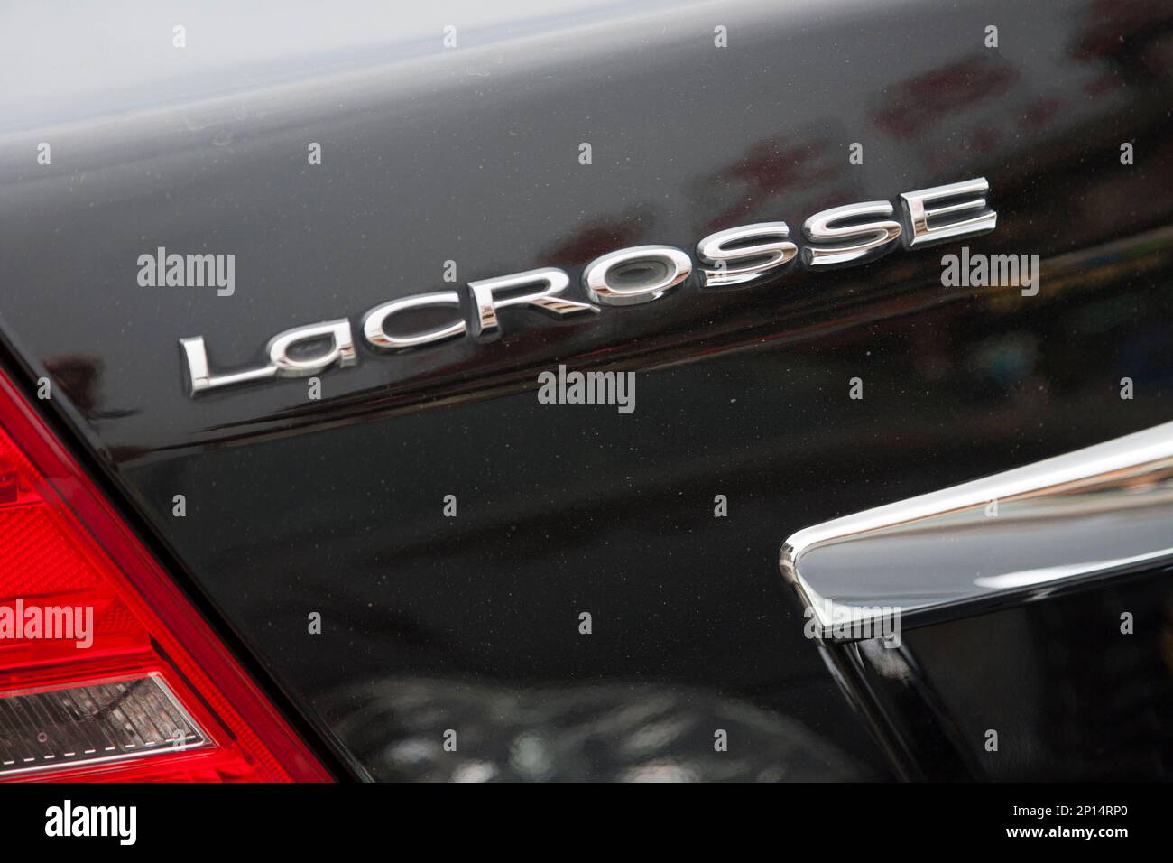 Logo Buick LaCrosse sul bagagliaio posteriore di un veicolo cinese a Xi'an, RPC. Cina (125) Foto Stock