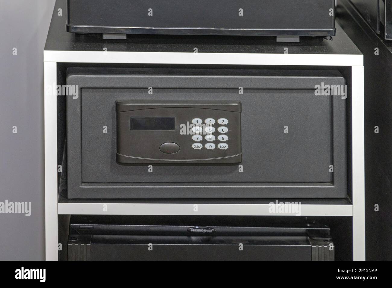 Cassetta di sicurezza elettronica rettangolare con tastierino numerico Foto Stock