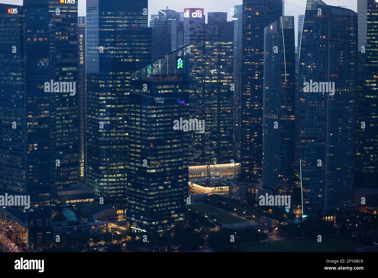Alti edifici nel centro di Singapore Foto Stock