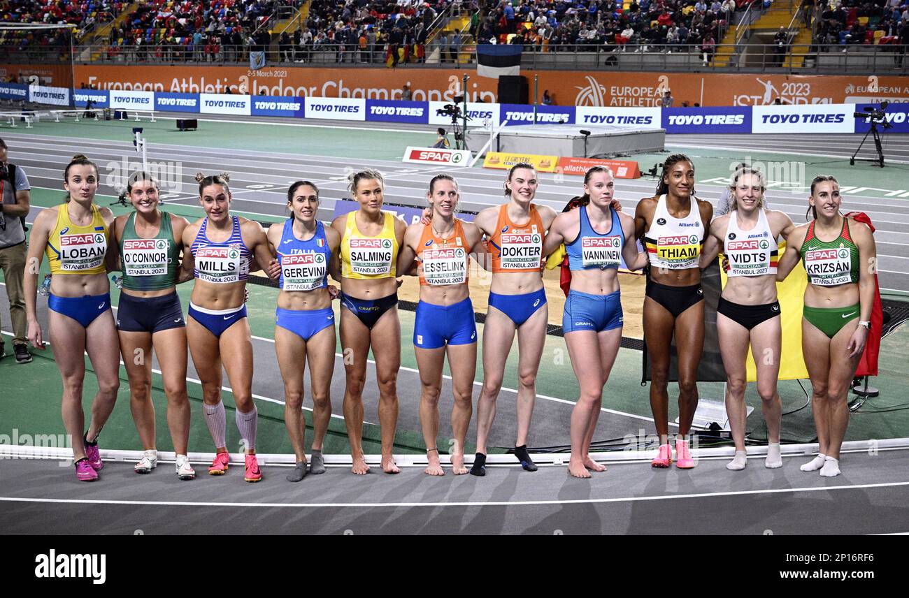 Gli atleti si posano dopo il concorso di pentathlon femminile alla 37th° edizione del Campionato europeo di Atletica Indoor, a Istanbul, Turchia, venerdì 03 marzo 2023. I campionati si svolgono dal 2 al 5 marzo. FOTO DI BELGA JASPER JACOBS Foto Stock