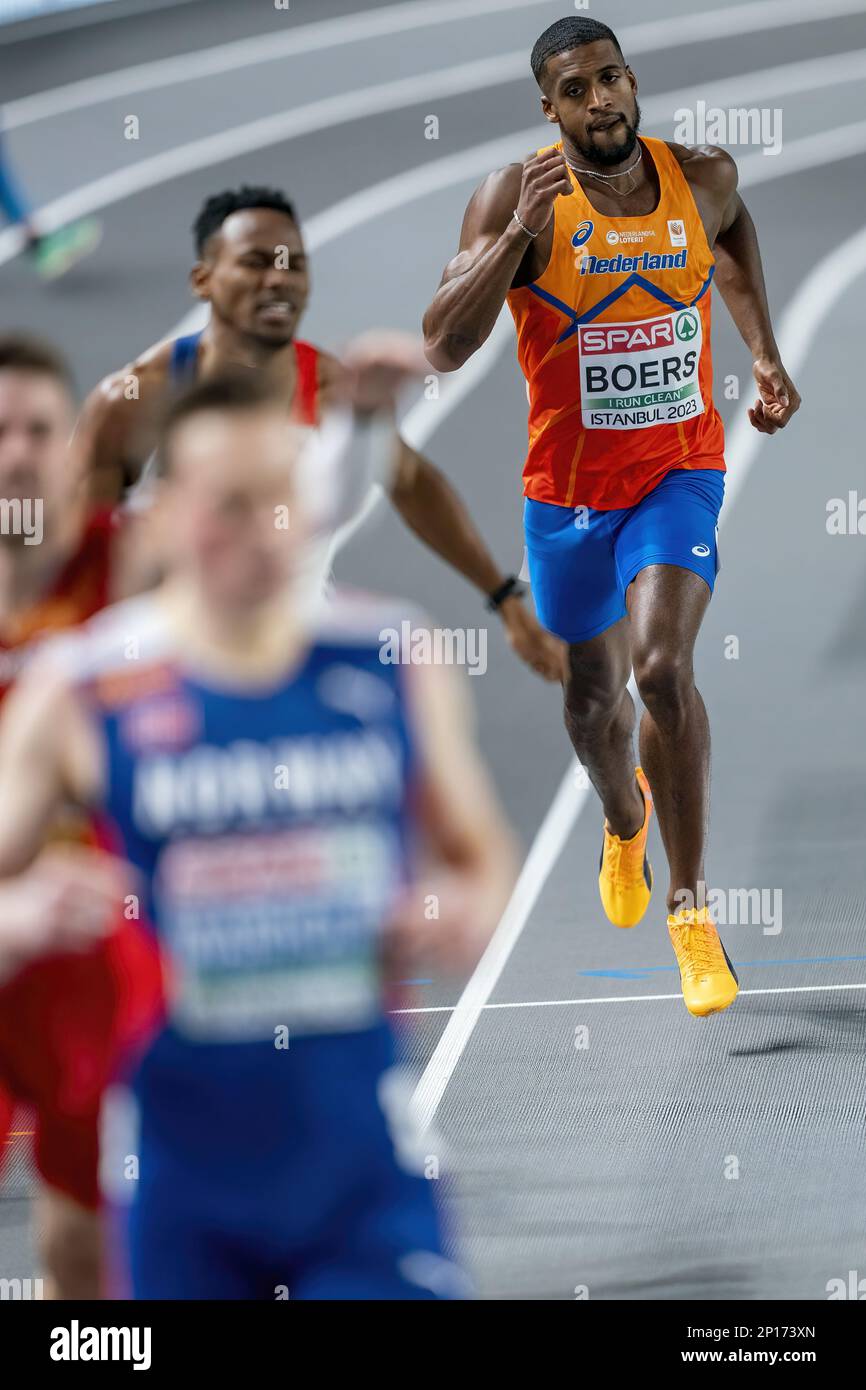 ISTANBUL - Isayah Boers in azione a 400 metri il secondo giorno dei Campionati europei di Atletica al coperto in Turchia. ANP RONALD HOOGENDOORN Foto Stock