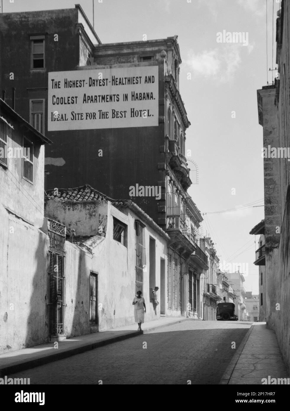 Viste di viaggio di Cuba e Guatemala, tra il 1899 e il 1926. Street scene a Cuba: 'Il più alto - Dryest - più sano e cool appartamenti in Habana. Sito ideale per il Best Hotel'. Foto Stock