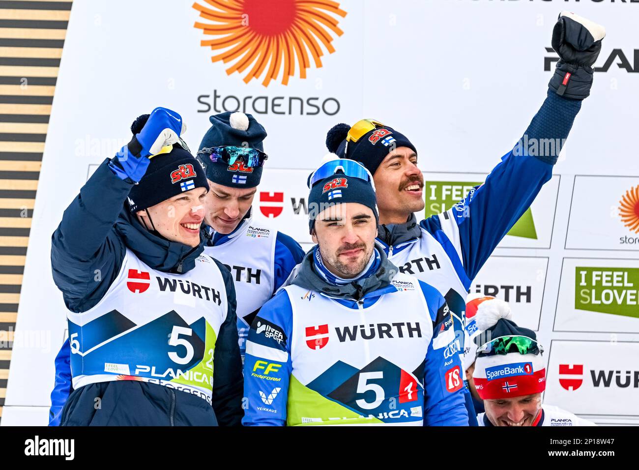 Planica, Slovenia. 03rd Mar, 2023. I membri del team Finlandia festeggiano il loro secondo posto nella competizione Cross Country Men Relay 4x10 km ai Campionati del mondo nordico di Planica. (Foto di Andrej Tarfila/SOPA Images/Sipa USA) Credit: Sipa USA/Alamy Live News Foto Stock