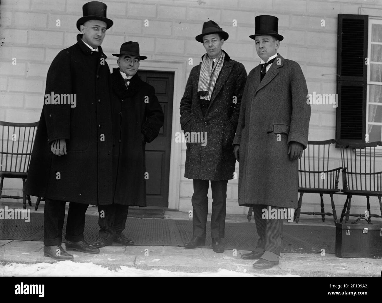 Stampa intervistati al Monte Vernon - Missioni serbe, Phil Patchen a destra, 1917. Foto Stock