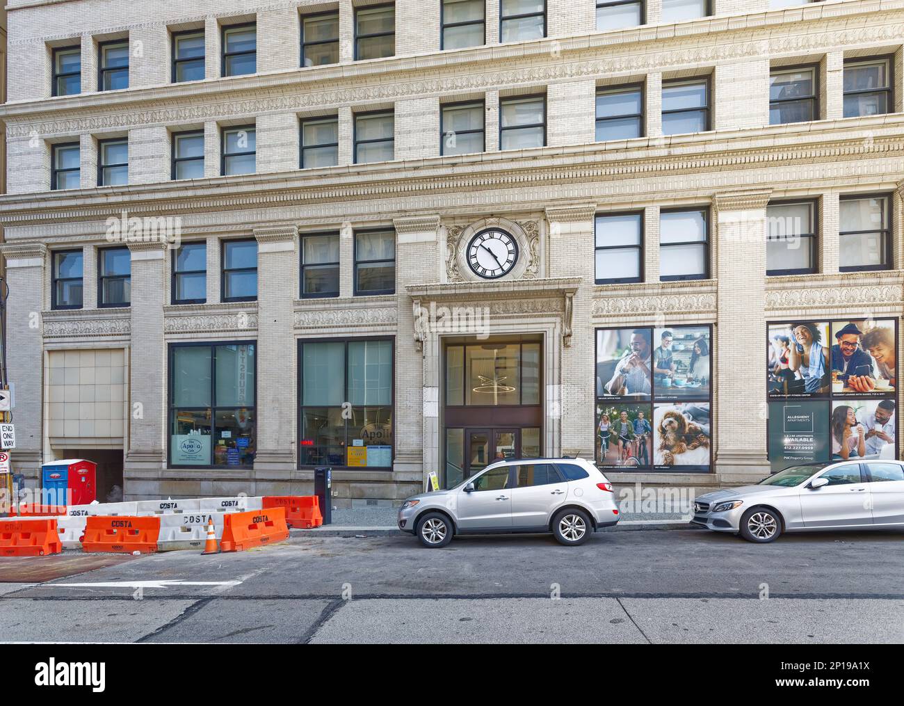 Centro di Pittsburgh: Allegheny Apartments, l'ex edificio annesso dell'edificio Frick, è un grattacielo con struttura in acciaio rivestito in terracotta. Foto Stock