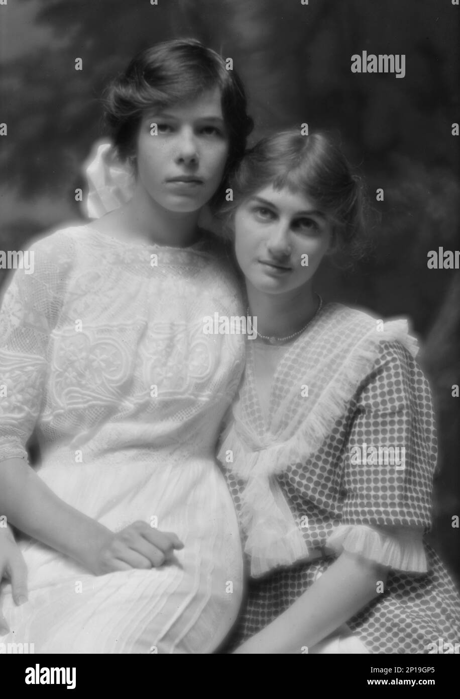 Skinner, Cornelia Otis, Miss, e amico, fotografia ritratto, 1913 settembre 4. Foto Stock