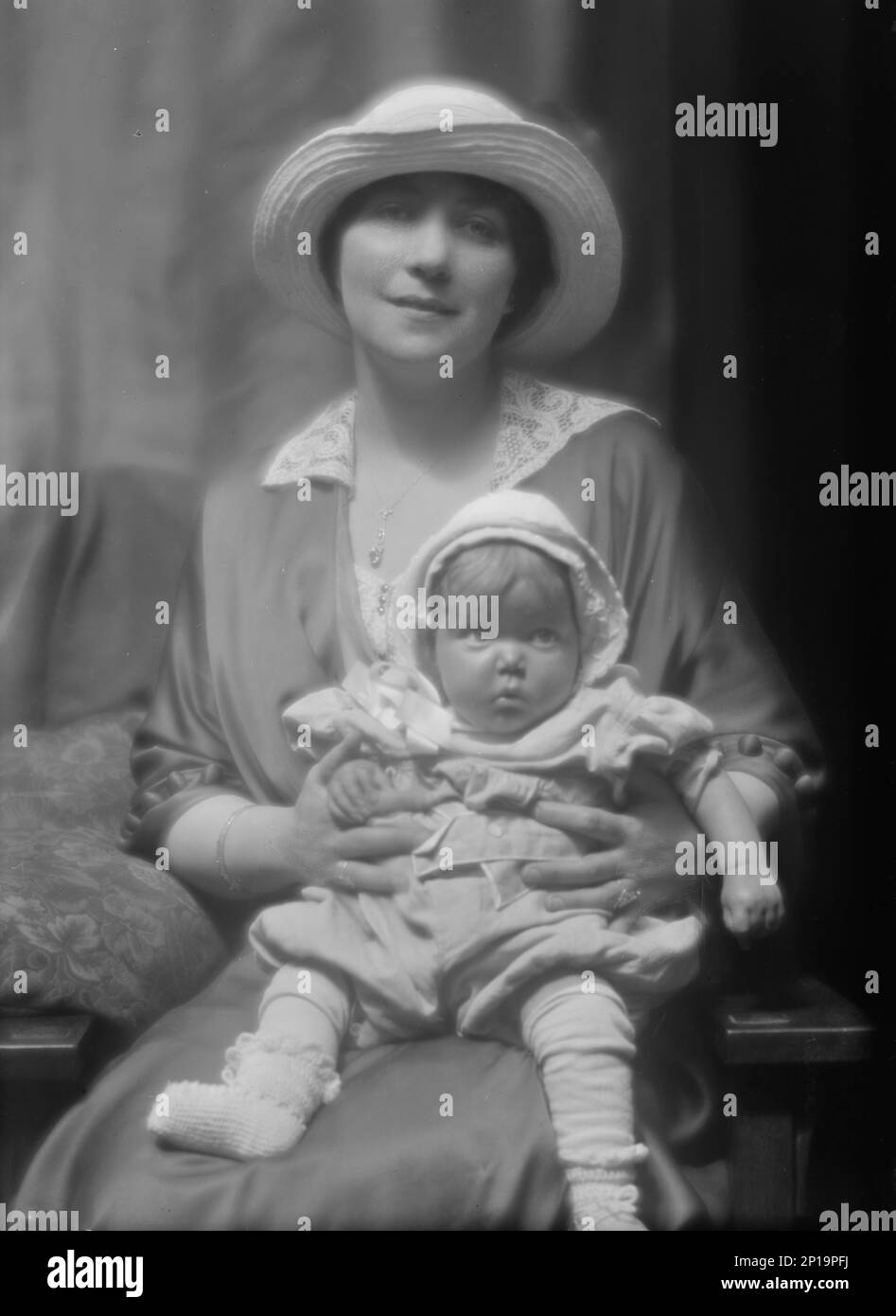 Ware, Helen, Miss, e Moracchini bambino, ritratto fotografia, 1913. Foto Stock