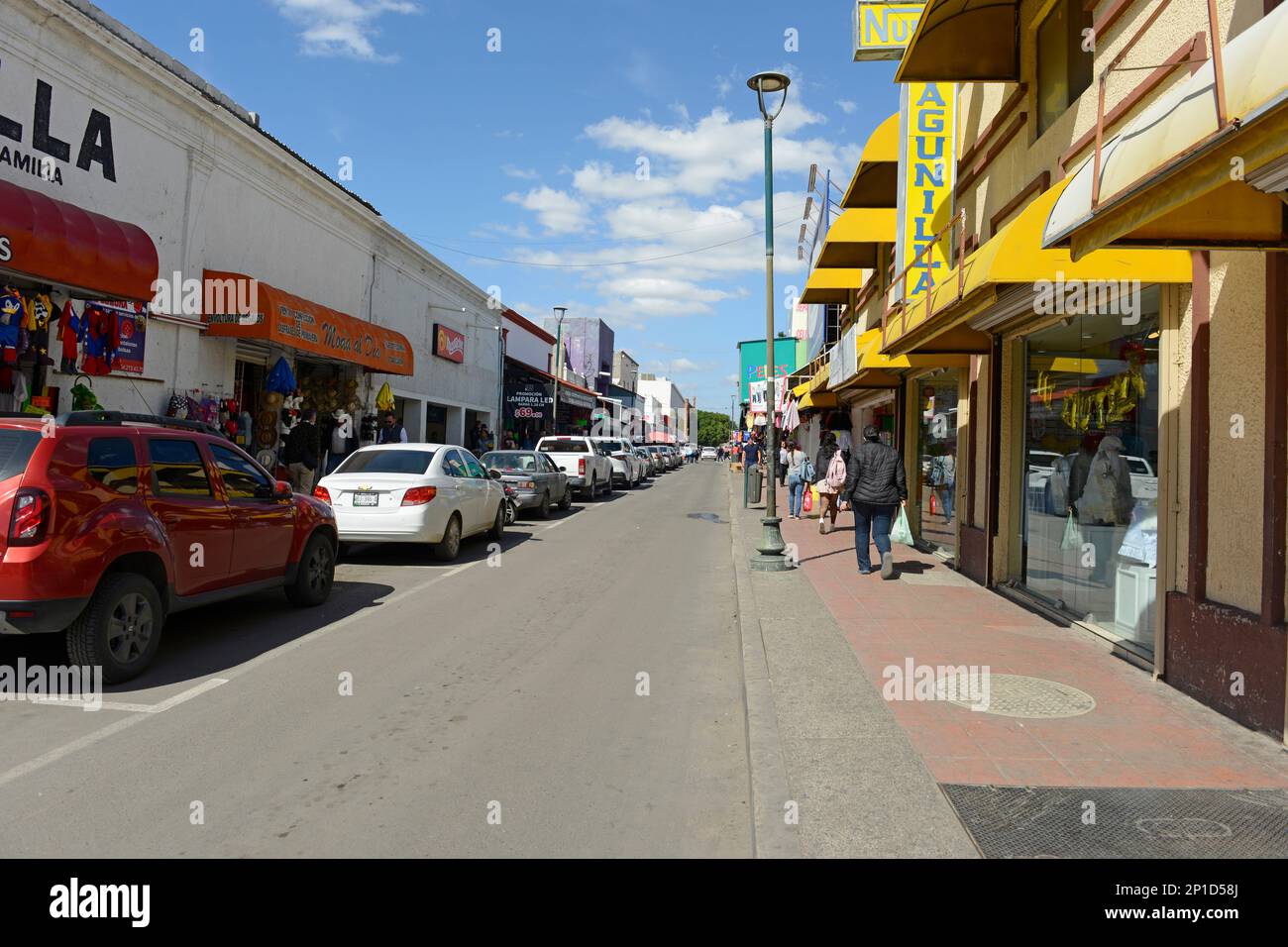 Negozi al dettaglio e ristoranti nel quartiere dello shopping di Hermosillo, Messico Foto Stock