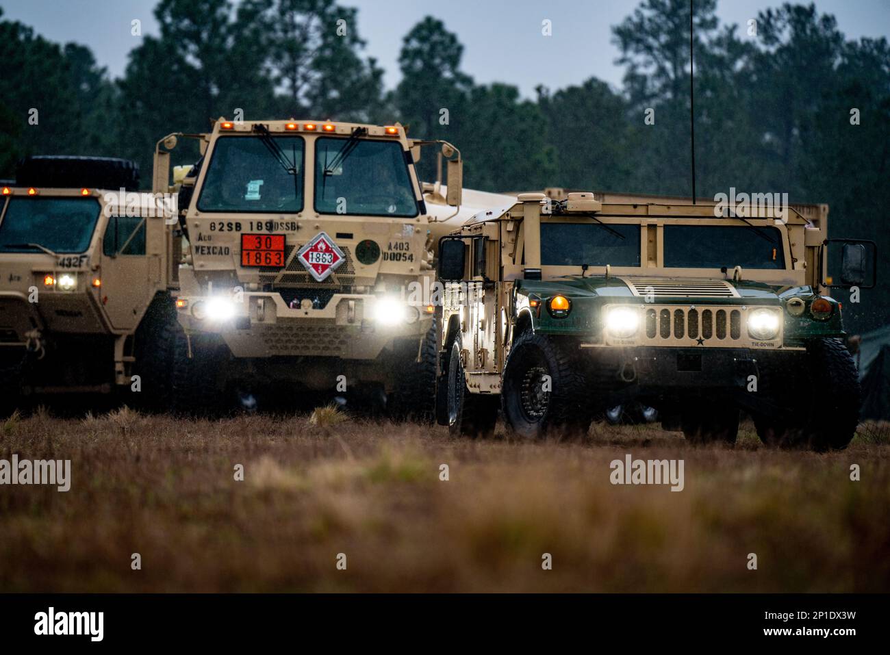 Providers assigned to the 82nd Airborne Division Sustainment Brigade conduct a Field Training Exercise (FTX) on Fort Bragg, NC, March 2, 2023. The FTX serves to enhance brigade deployment readiness. (U.S. Army photo by Spc. Vincent Levelev) Foto Stock