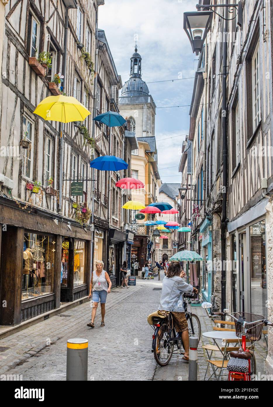 Pictouresque rue Massacre a Rouen è stata per diversi secoli la strada della gilda di macellai, facendo riferimento alla macellazione di animali che ha preso plac Foto Stock