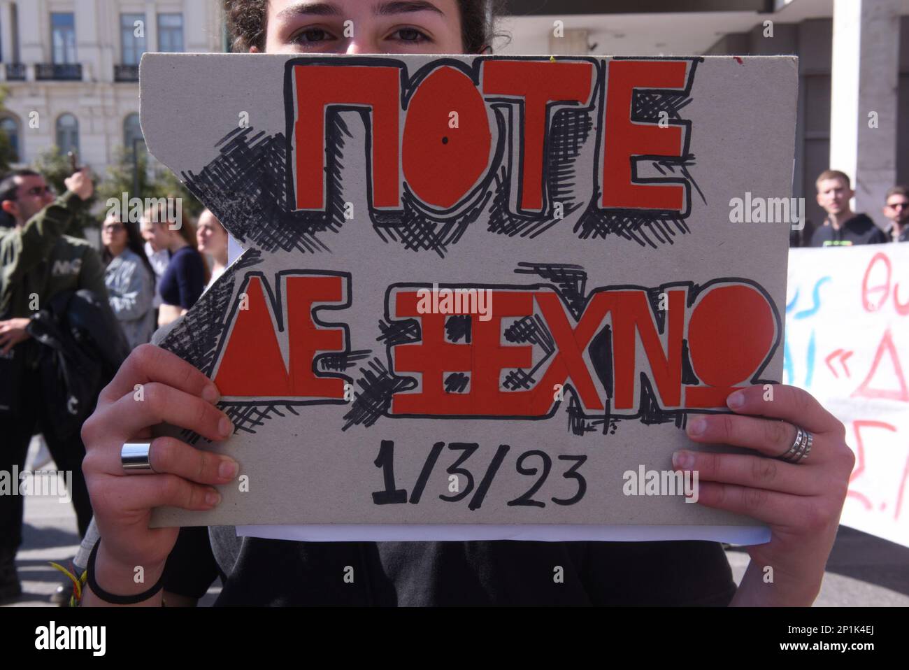 Atene, Attiki, Grecia. 3rd Mar, 2023. Studenti universitari, studenti delle scuole superiori e del Liceo, durante la protesta della tragedia dei treni di tempi. Il banner dice ''Never Forget 01/03/2023' (Credit Image: © Dimitrios Karvountzis/Pacific Press via ZUMA Press Wire) SOLO USO EDITORIALE! Non per USO commerciale! Foto Stock