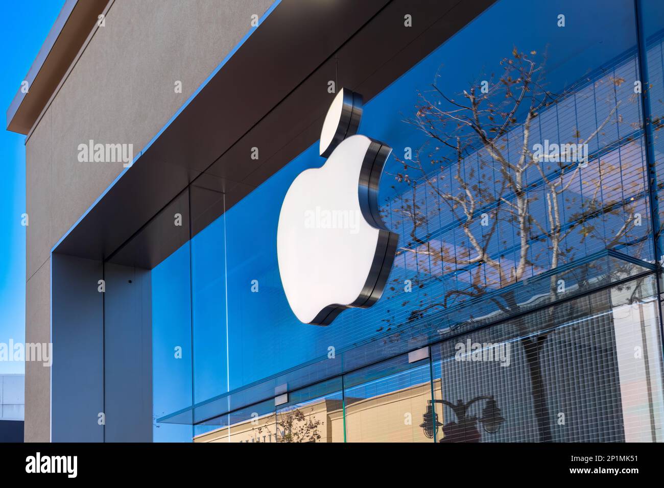 Rancho Cucamonga, USA – 25 dicembre 2022: APPLE è una multinazionale americana specializzata in elettronica di consumo e software. Foto Stock