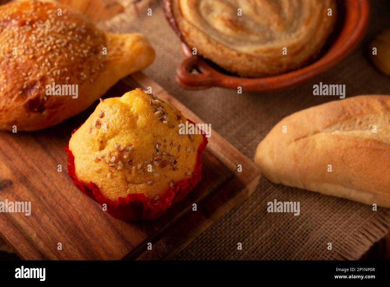 Panque Chino de Nuez. È un pane dolce simile ad un muffin o Mantecada coperto di noci, è uno dei tipici pani dolci messicani, molto popu Foto Stock